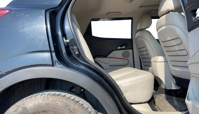 2023 Mahindra XUV300 W8 (O) 1.2 PETROL, Petrol, Manual, 13,938 km, Right Side Rear Door Cabin