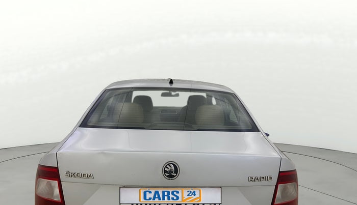2015 Skoda Rapid AMBITION 1.6 MPI MT, Petrol, Manual, 56,203 km, Rear Windshield