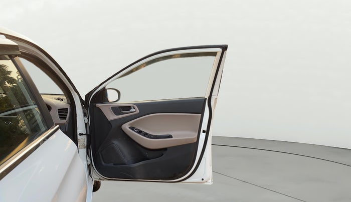 2017 Hyundai Elite i20 ASTA 1.2 (O), CNG, Manual, 1,39,563 km, RHS Front Door