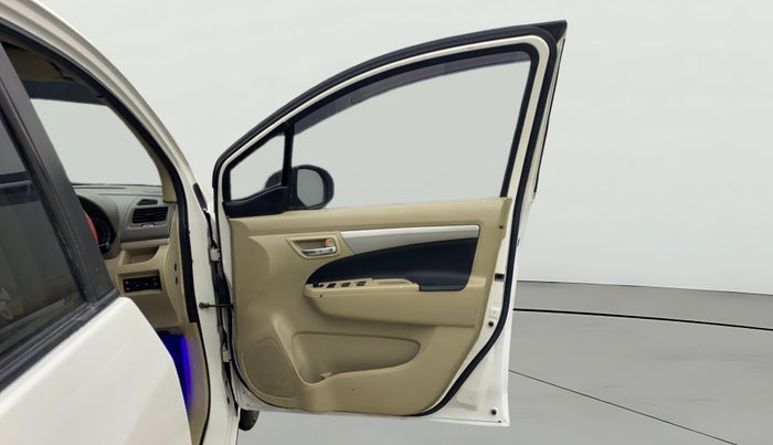 2017 Maruti Ertiga VXI CNG, CNG, Manual, 82,888 km, RHS Front Door