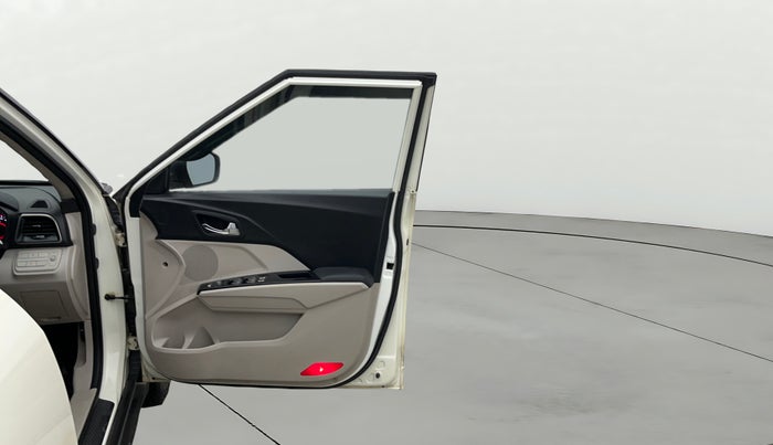 2019 Mahindra XUV300 W8 1.5 DIESEL, Diesel, Manual, 88,401 km, RHS Front Door