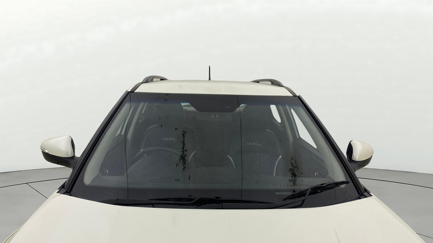 2020 Mahindra XUV300 W8 1.5 DIESEL, Diesel, Manual, 45,333 km, Front Windshield