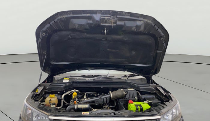 2023 Mahindra XUV300 W4 1.2 PETROL, Petrol, Manual, 24,358 km, Open Bonet
