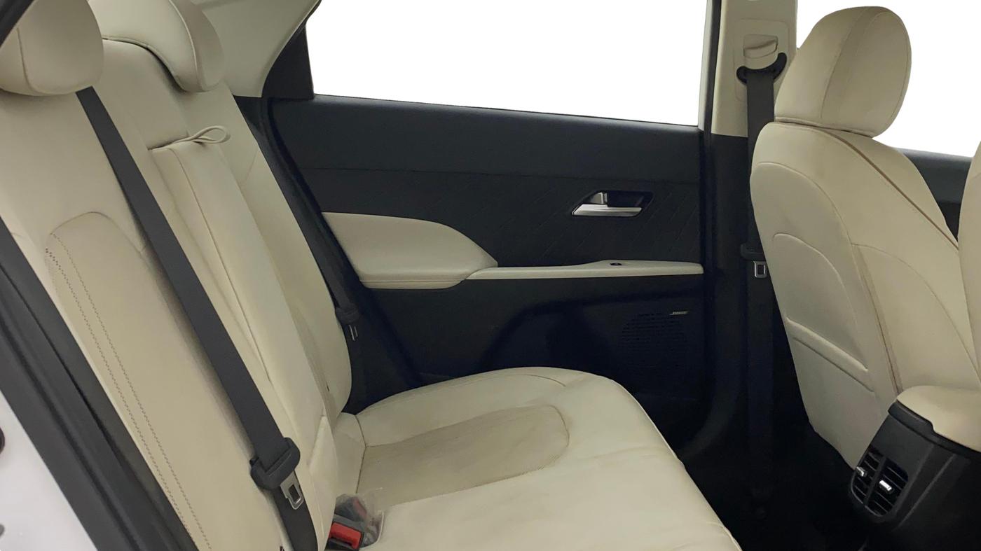 2025 Hyundai Verna SX(O) 1.5 MPI IVT , Petrol, Automatic, 10,850 km, Right Side Rear Door Cabin
