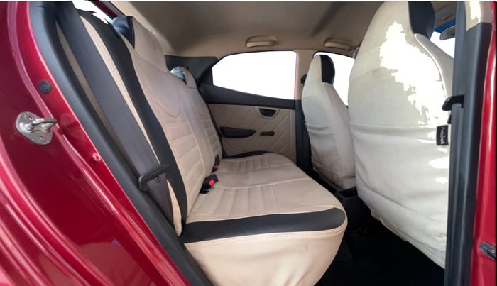 2018 Hyundai Eon ERA +, Petrol, Manual, 33,491 km, Right Side Rear Door Cabin