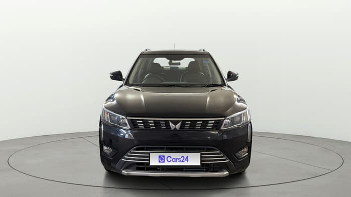 2023 Mahindra XUV300 W8 1.2 PETROL, Petrol, Manual, 29,060 km, Front