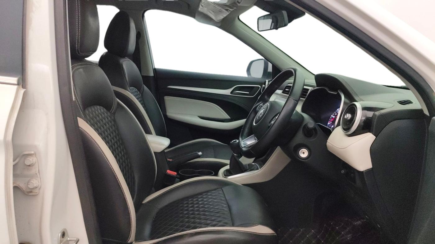 2022 MG ASTOR SUPER 1.5 MT, Petrol, Manual, 36,542 km, Right Side Front Door Cabin