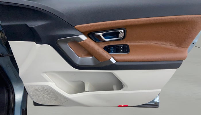 2022 Tata Safari XT PLUS, Diesel, Manual, 39,402 km, Driver Side Door Panels Control