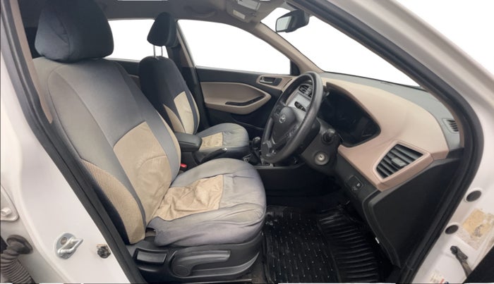 2016 Hyundai Elite i20 SPORTZ 1.2, Petrol, Manual, 27,637 km, Right Side Front Door Cabin