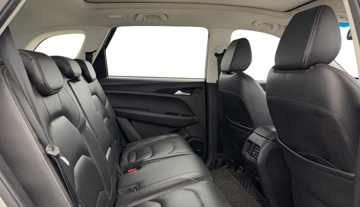 2019 MG HECTOR SHARP 1.5 DCT PETROL, Petrol, Automatic, 1,01,720 km, Right Side Rear Door Cabin