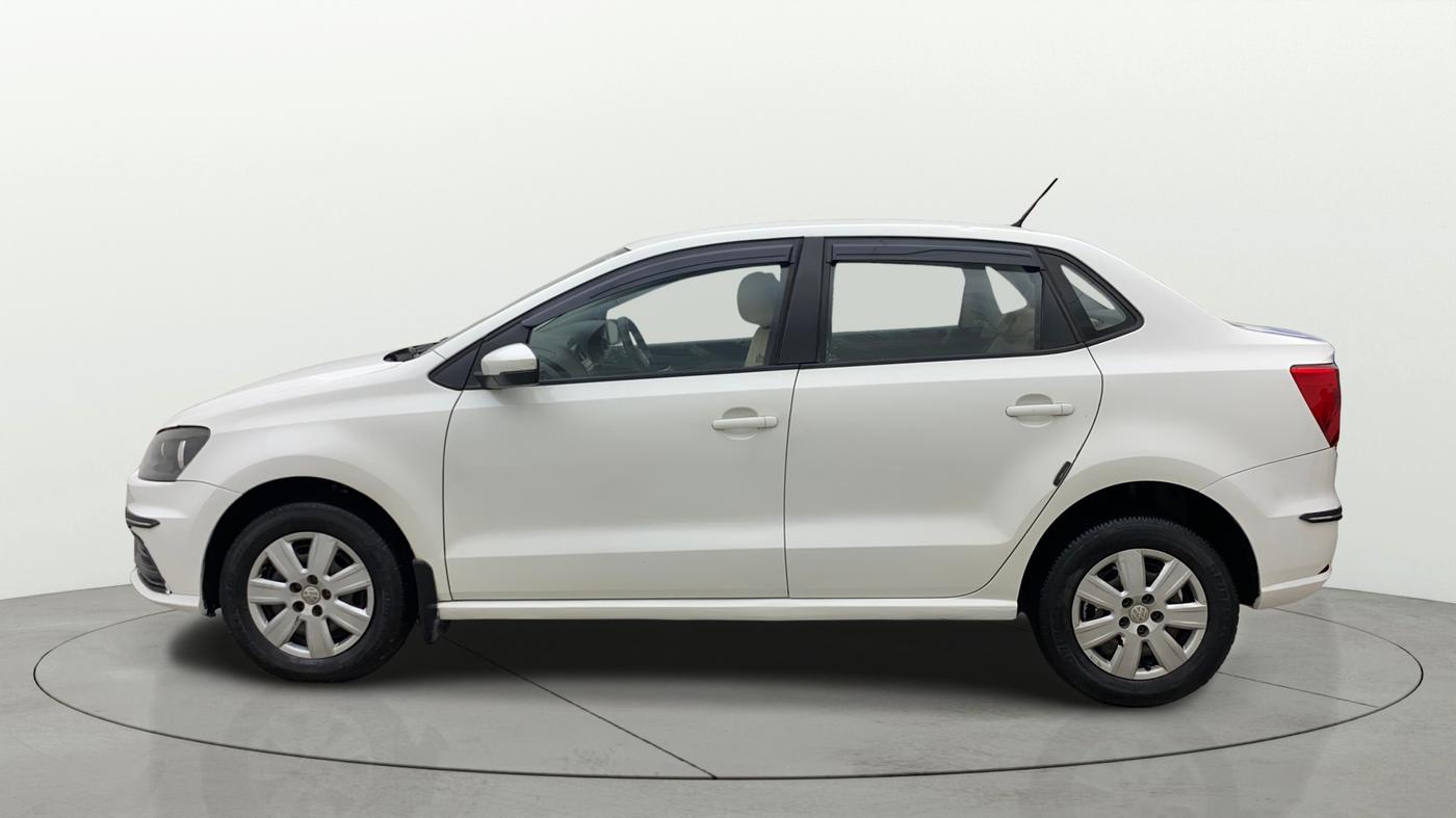 2017 Volkswagen Ameo TRENDLINE 1.5L, Diesel, Manual, 1,30,843 km, Left Side