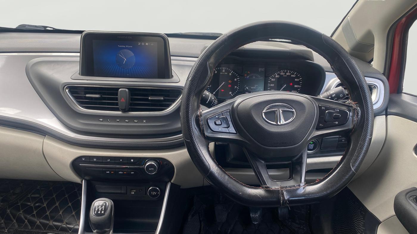 2022 Tata ALTROZ XZ PETROL, Petrol, Manual, 67,751 km, Steering Wheel Close Up