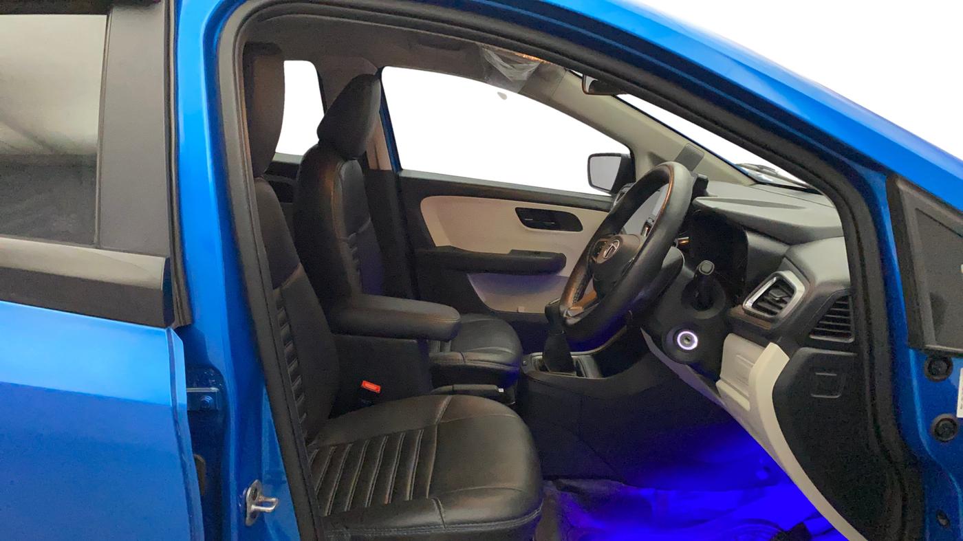 2021 Tata ALTROZ XM PLUS PETROL, Petrol, Manual, 35,132 km, Right Side Front Door Cabin