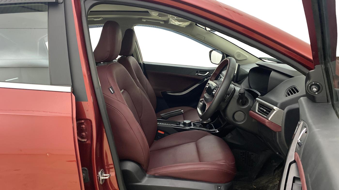 2025 Tata Curvv Accomplished S 1.2 Petrol 7DCA, Petrol, Automatic, 4,303 km, Right Side Front Door Cabin