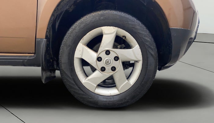 2014 Renault Duster 85 PS RXL DIESEL (OPT), Diesel, Manual, 1,26,494 km, Right Front Wheel