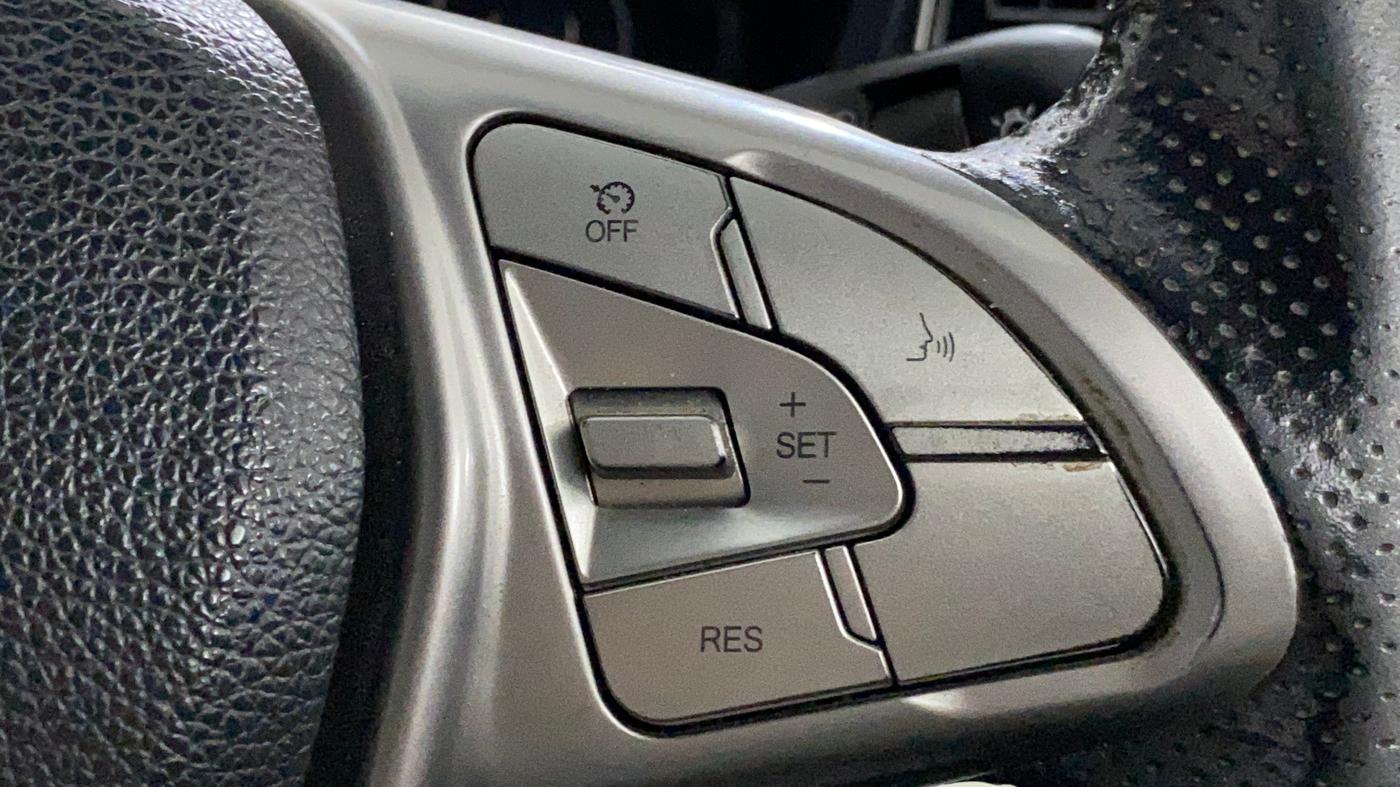 2019 Mahindra XUV300 W8 (O) 1.2 PETROL, Petrol, Manual, 61,868 km, Adaptive Cruise Control