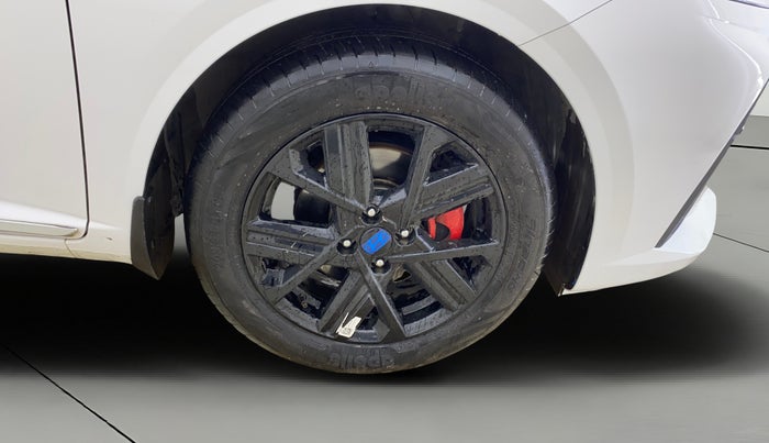 2024 Hyundai Verna SX (O) 1.5 TURBO PETROL DCT, Petrol, Automatic, 8,429 km, Right Front Wheel