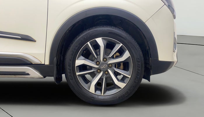 2021 Mahindra XUV300 W8 (O) 1.2 PETROL, Petrol, Manual, 1,22,446 km, Right Front Wheel