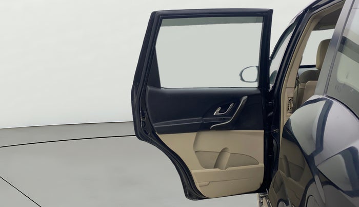 2017 Mahindra XUV500 W6, Diesel, Manual, 76,882 km, LHS Rear Door
