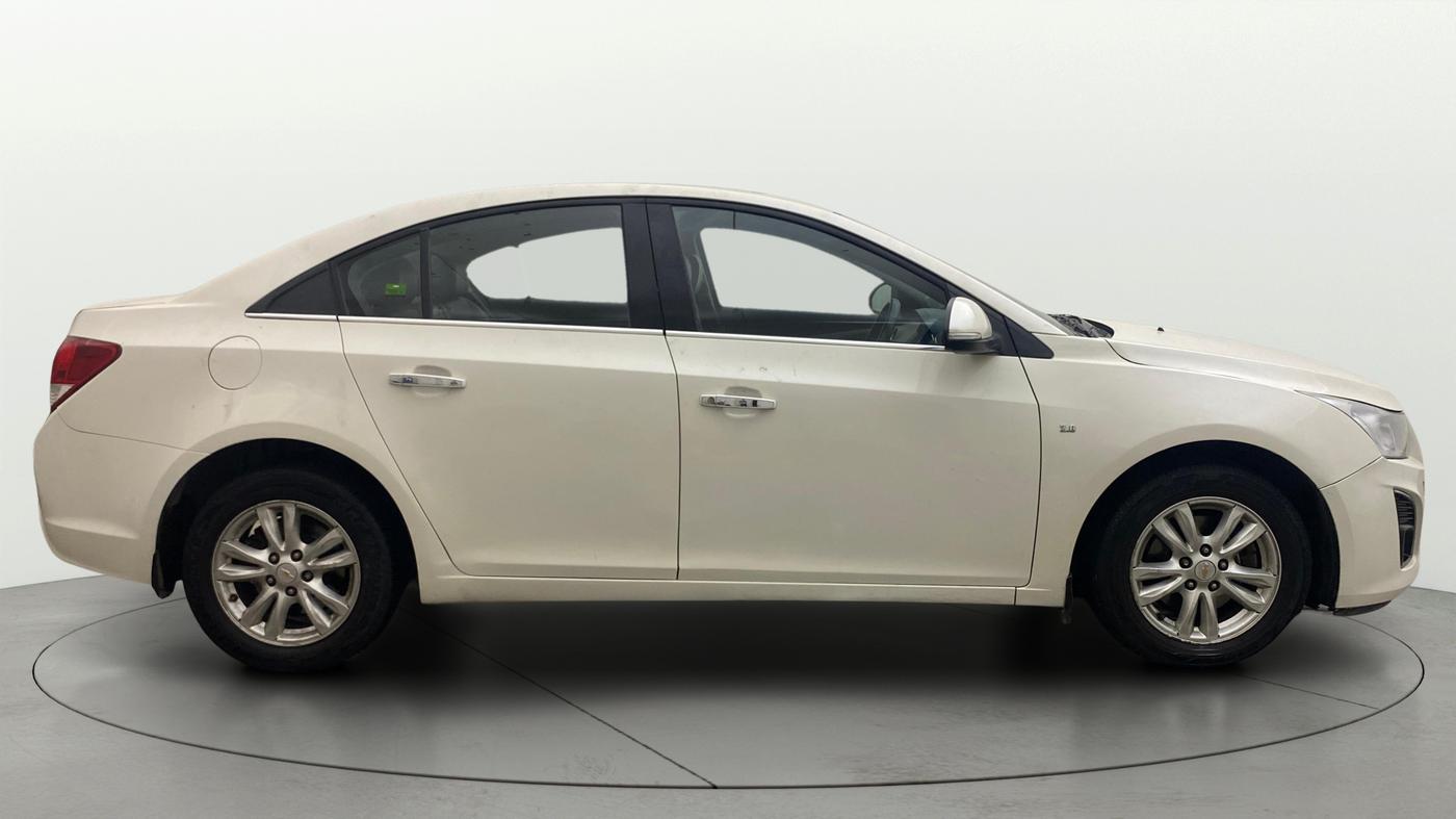 2015 Chevrolet Cruze LTZ, Diesel, Manual, 75,611 km, Right Side View