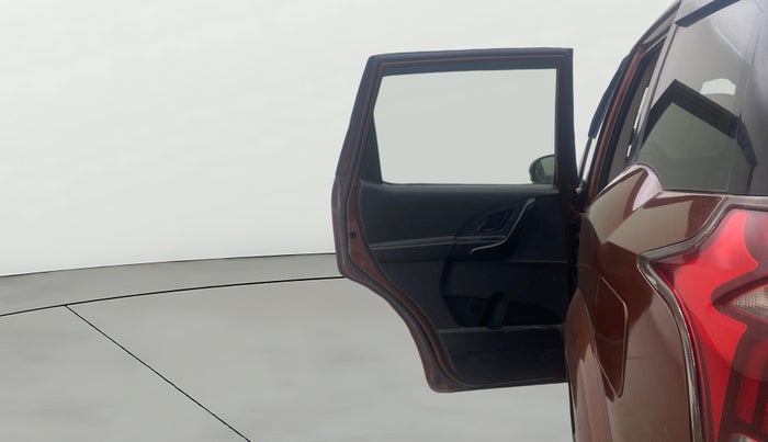 2018 Mahindra XUV500 W5, Diesel, Manual, 1,45,793 km, LHS Rear Door