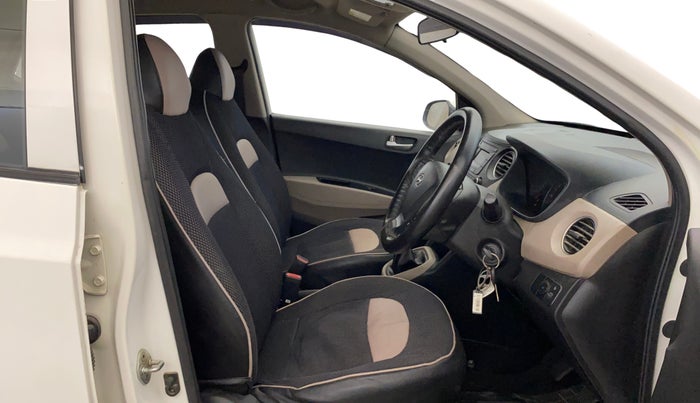 2016 Hyundai Grand i10 SPORTZ 1.2 KAPPA VTVT, CNG, Manual, 89,067 km, Right Side Front Door Cabin