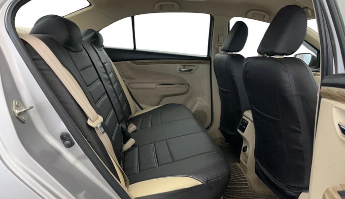 2019 Maruti Ciaz SIGMA 1.5 SHVS MT  PETROL, Petrol, Manual, 33,165 km, Right Side Rear Door Cabin