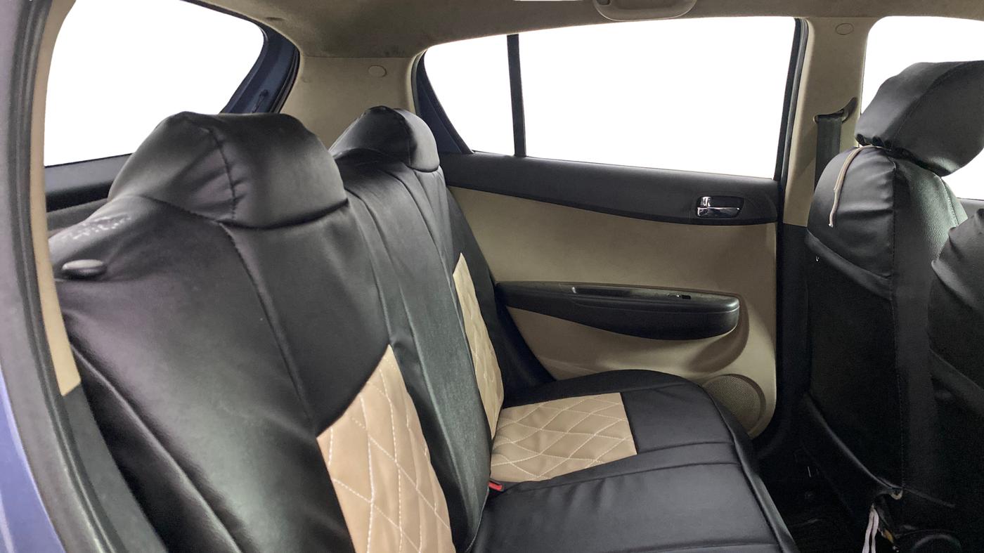 2013 Hyundai i20 MAGNA 1.2, Petrol, Manual, 76,049 km, Right Side Rear Door Cabin