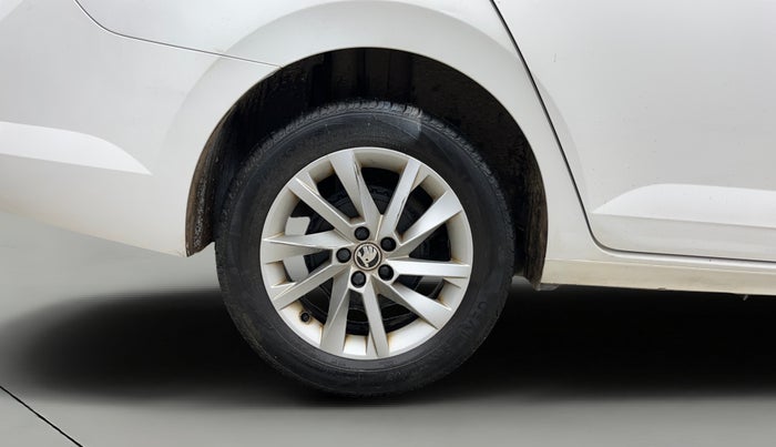 2022 Skoda SLAVIA AMBITION 1.0L TSI AT, Petrol, Automatic, 36,756 km, Right Rear Wheel