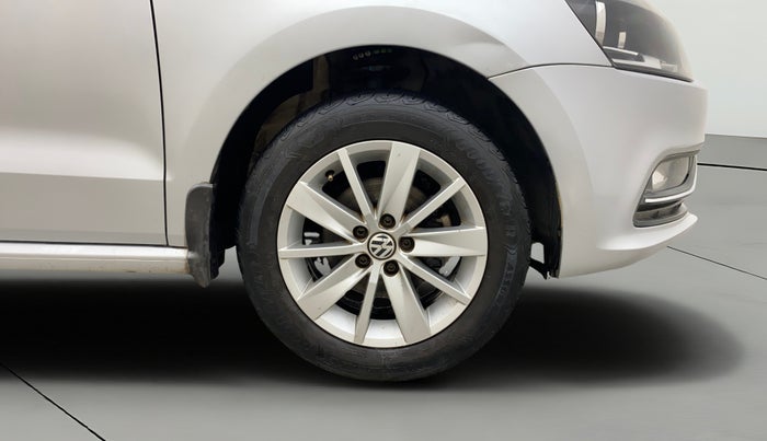 2015 Volkswagen Polo HIGHLINE1.2L, Petrol, Manual, 63,107 km, Right Front Wheel
