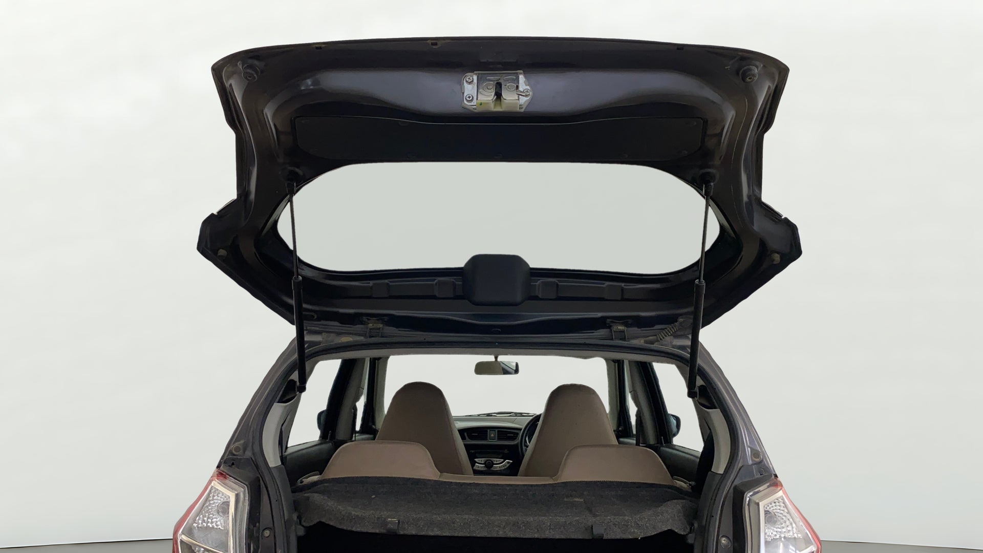camera-Boot-Door-Open