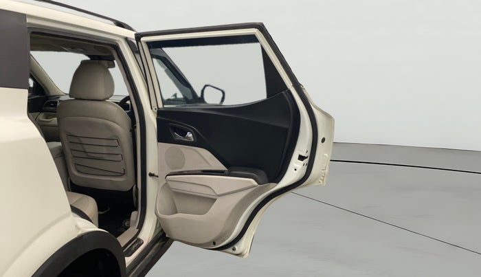 2021 Mahindra XUV300 W8 (O) 1.5 DIESEL AMT, Diesel, Automatic, 79,822 km, RHS Rear Door