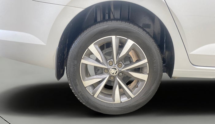 2023 Skoda SLAVIA STYLE 1.0L TSI MT, Petrol, Manual, 17,644 km, Right Rear Wheel