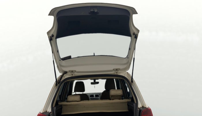 2016 Volkswagen Polo HIGHLINE1.2L, Petrol, Manual, 76,926 km, Boot Door Open