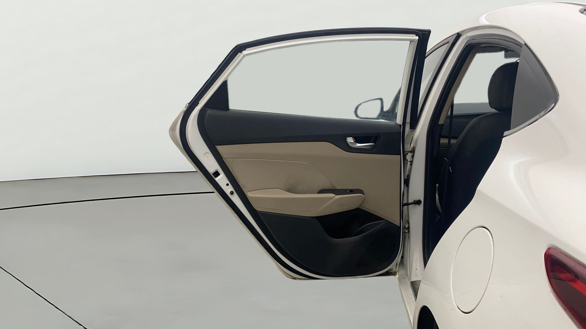 camera-LHS-Rear-Door