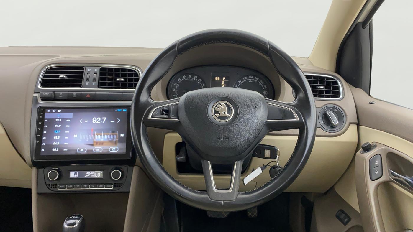 2016 Skoda Rapid 1.5 TDI CR STYLE PLUS AT, Diesel, Automatic, 1,10,839 km, Steering Wheel Close Up
