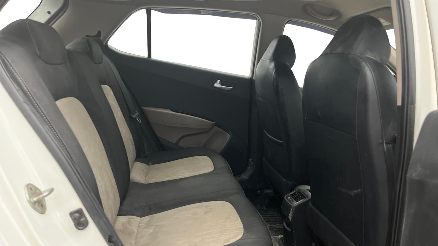 2016 Hyundai Grand i10 SPORTZ 1.2 KAPPA VTVT, CNG, Manual, 77,378 km, Right Side Rear Door Cabin