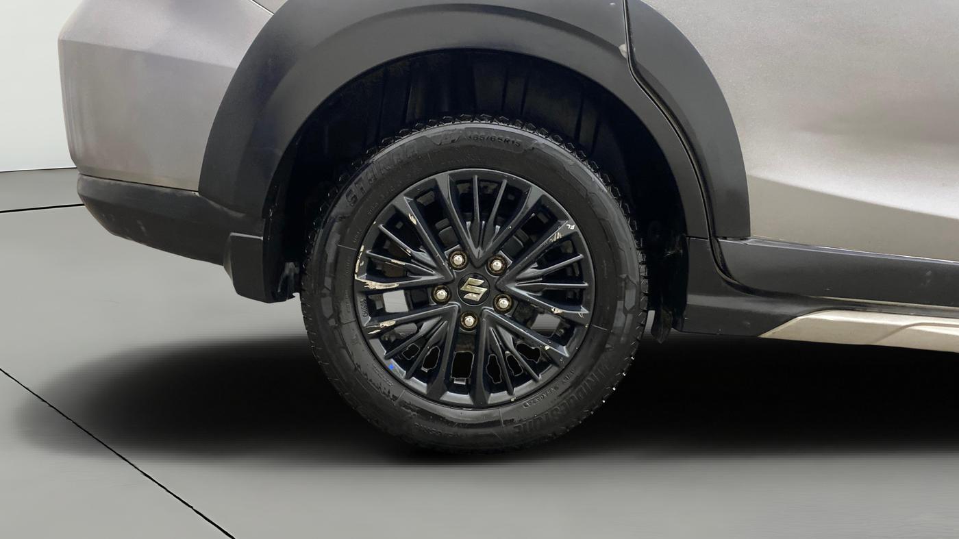 2021 Maruti XL6 ALPHA AT, Petrol, Automatic, 1,16,186 km, Right Rear Wheel