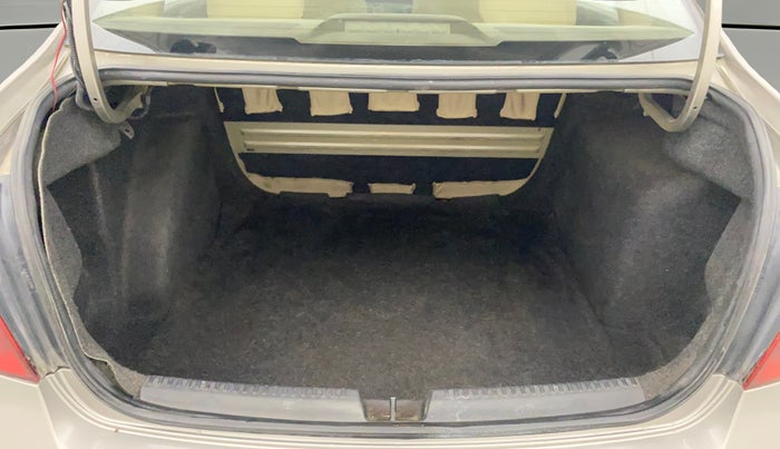 2013 Skoda Rapid AMBITION 1.6 TDI CR MT, Diesel, Manual, 1,14,039 km, Boot Open Zoomed View