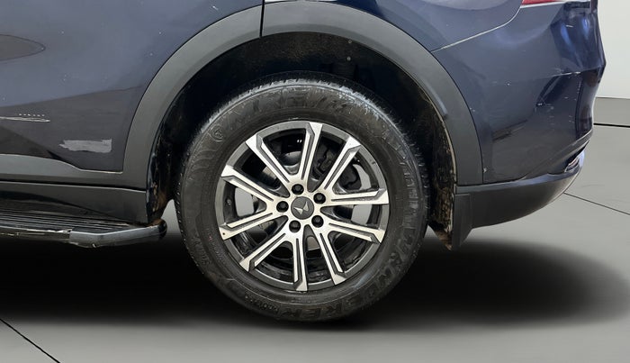 2022 Mahindra XUV700 AX 7 LUXURY P AT 7 STR, Petrol, Automatic, 20,821 km, Left Rear Wheel