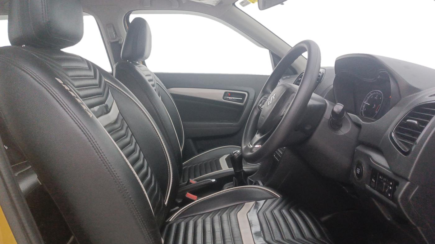2016 Maruti Vitara Brezza ZDI PLUS DUAL TONE, Diesel, Manual, 54,357 km, Right Side Front Door Cabin