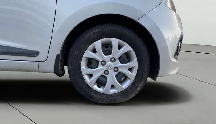 2015 Hyundai Grand i10 SPORTZ 1.1 CRDI, Diesel, Manual, 45,385 km, Right Front Wheel