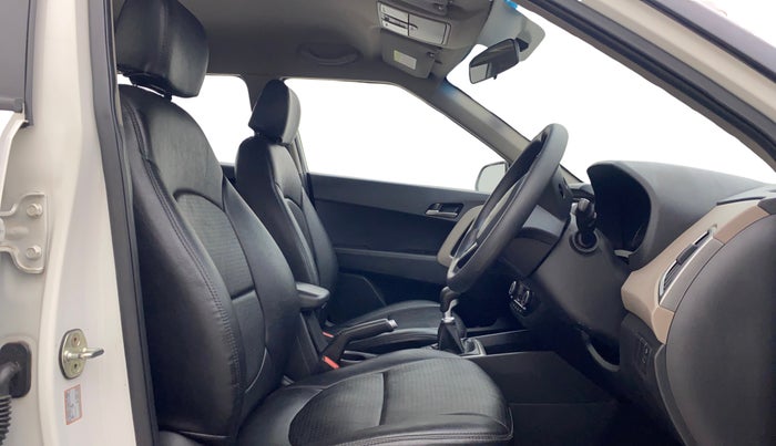 2017 Hyundai Creta SX PLUS 1.6 PETROL, Petrol, Manual, 28,318 km, Right Side Front Door Cabin