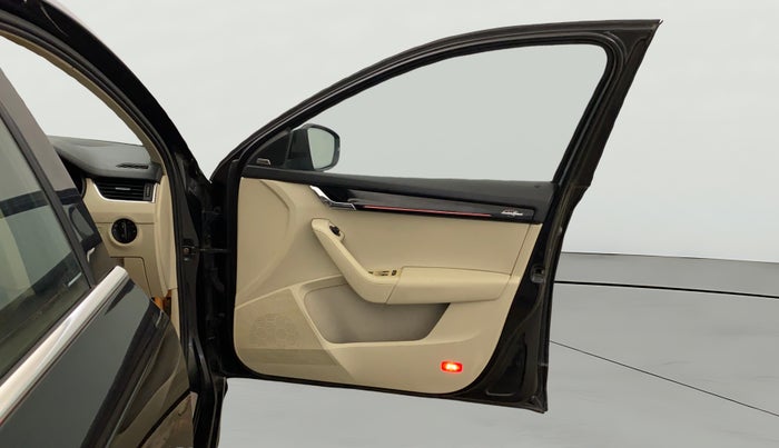 2019 Skoda Octavia L&K 1.8 TSI AT, Petrol, Automatic, 35,910 km, RHS Front Door