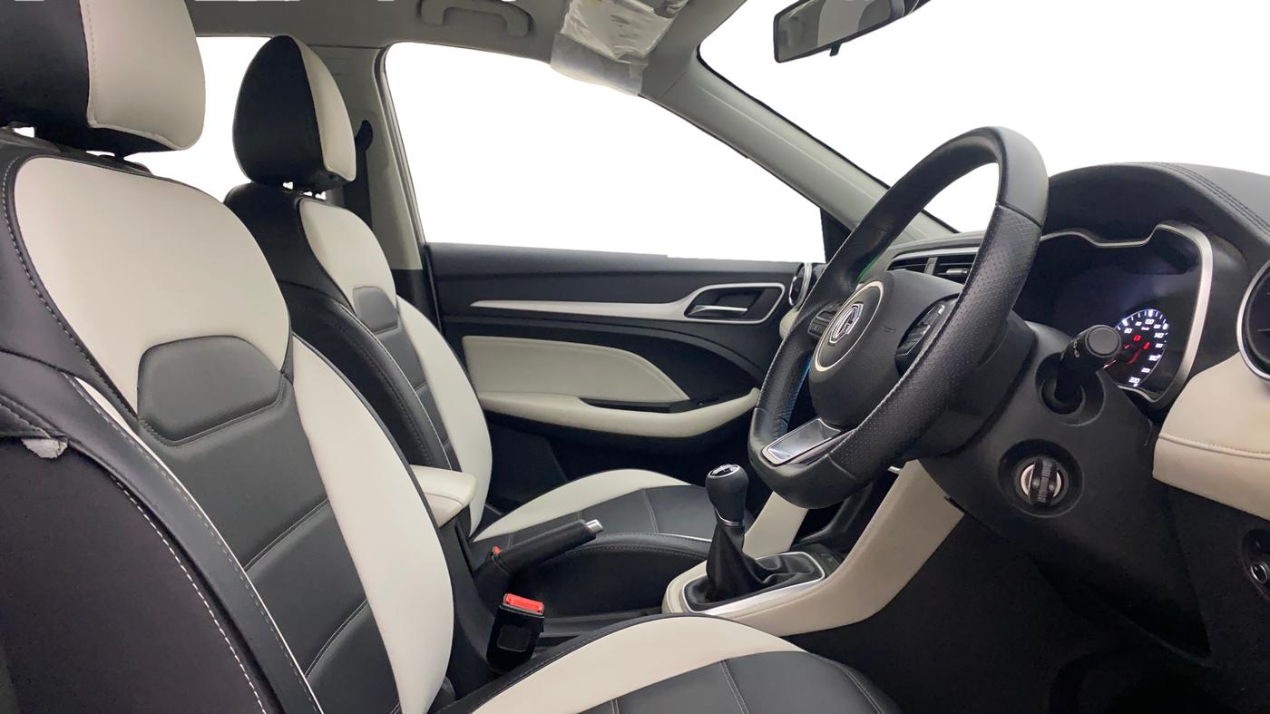 2022 MG ASTOR STYLE 1.5 MT, Petrol, Manual, 11,411 km, Right Side Front Door Cabin
