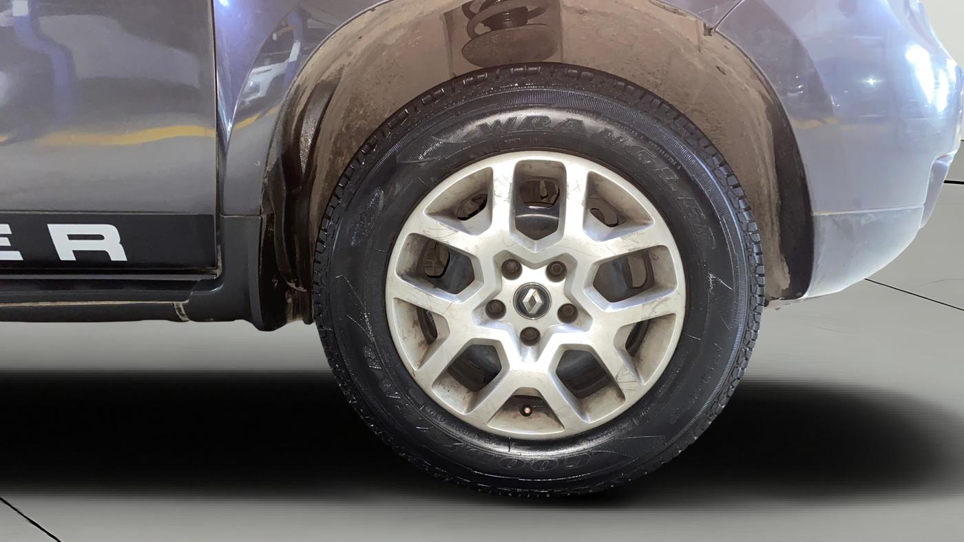 2017 Renault Duster RXE PETROL, Petrol, Manual, 27,433 km, Right Front Wheel