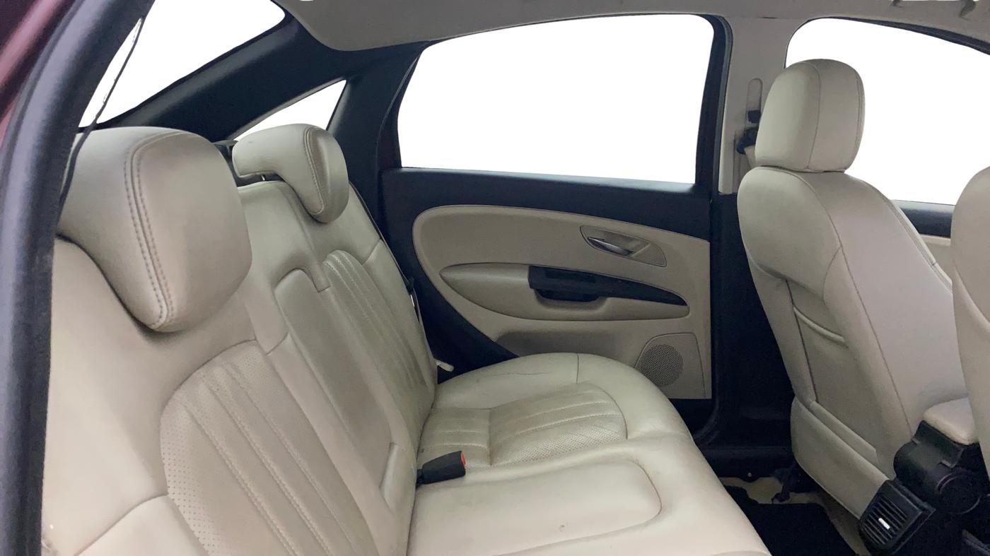 2013 Fiat Linea EMOTION 1.3, Diesel, Manual, 1,23,382 km, Right Side Rear Door Cabin