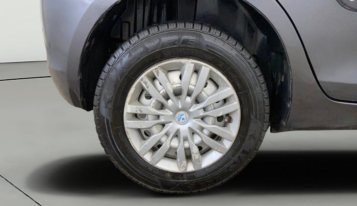 2016 Maruti Swift LXI (O), Petrol, Manual, 88,298 km, Right Rear Wheel