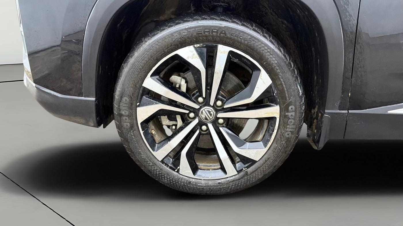 2024 MG HECTOR PLUS SHARP PRO 1.5 TURBO MT 7 STR, Petrol, Manual, 13,842 km, Left Front Wheel