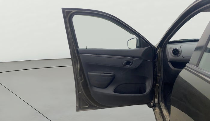 2017 Renault Kwid RXT 1.0 AMT, Petrol, Automatic, 75,218 km, LHS Front Door